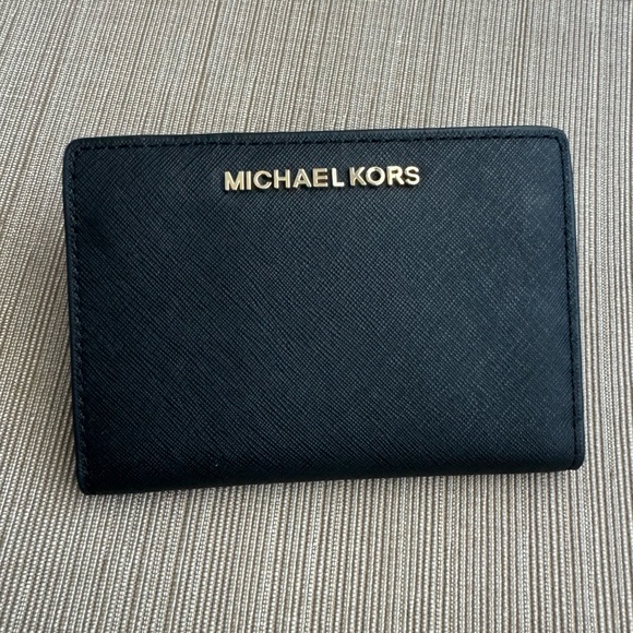 NEW Black Michael Kors Jet Set bifold Wallet - Picture 1 of 7